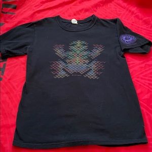 Black abstract tee